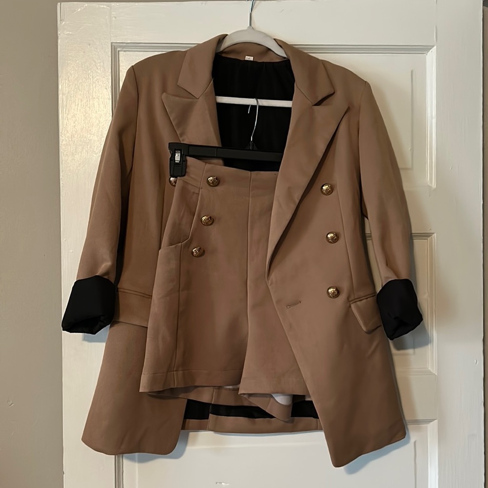 Suit with blazer and shorts set in tan with black lining size XS